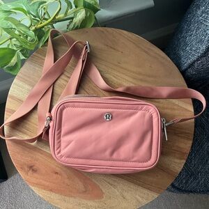 lululemon Crossbody Camera Bag 2L